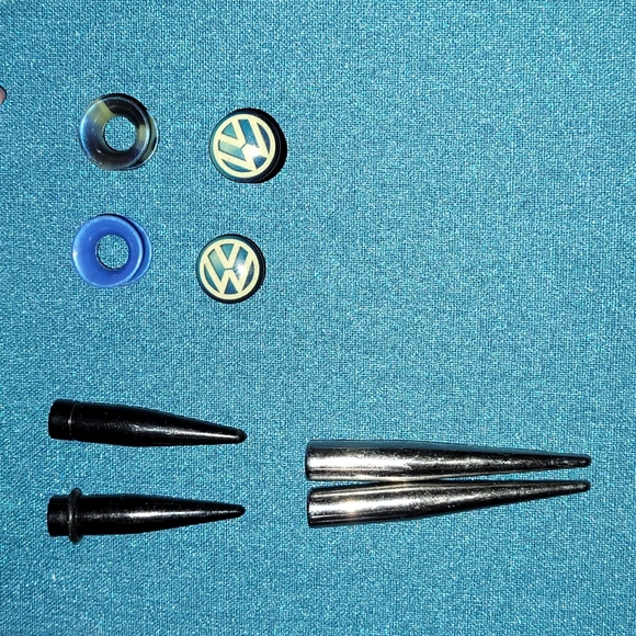 Lot of Plugs, Tunnels & Tapers (ALL SIZES 0G AND UNDER) - Picture 6 of 8